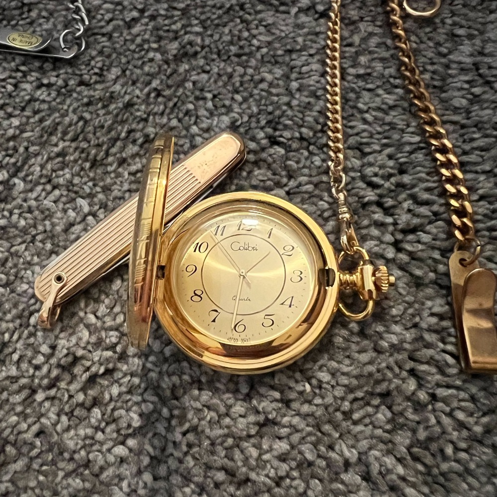 Colibri packet watch with knife